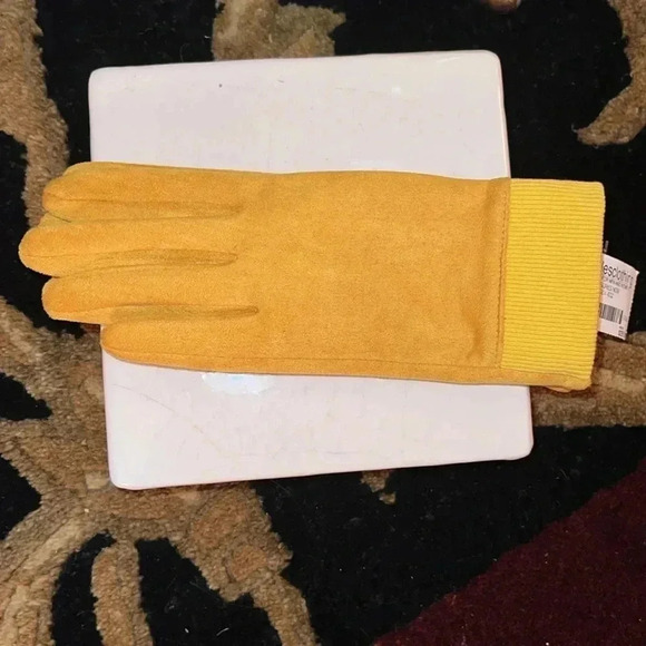 Women’s Gold Vegan Suede Gloves NWT Soft Velvet Inside One Size - Picture 3 of 7
